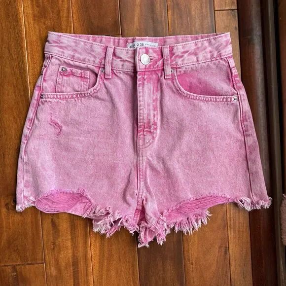 Women’s Pink Distressed Shorts Raw Hem Cutoff Denim Co Size 2 High Rise - Picture 1 of 8